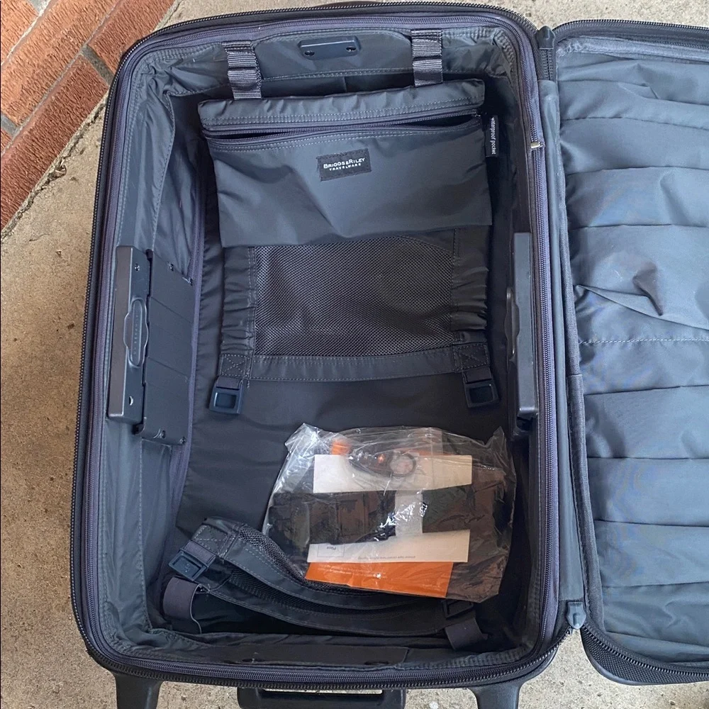 Briggs & Riley Black Rolling travel  Carry-On